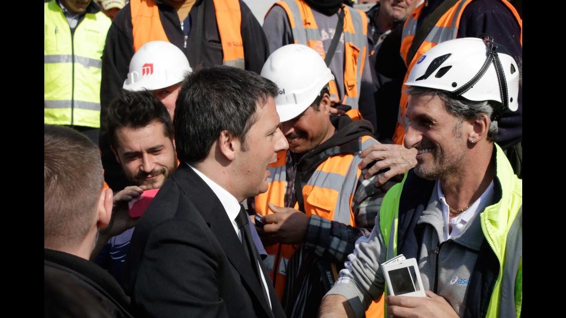 Expo, Renzi visita i cantieri: Ce la faremo anche correndo alla fine