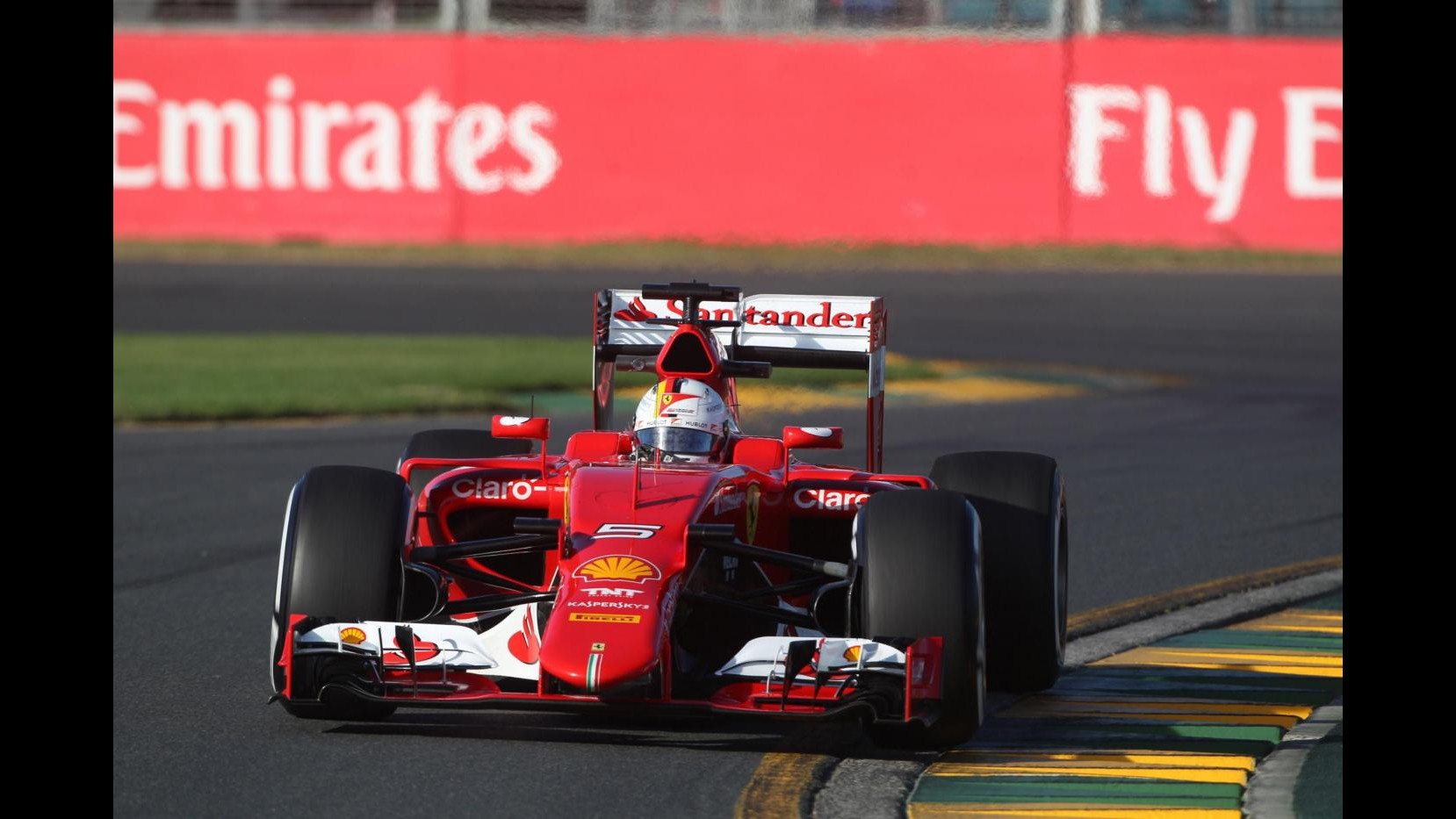 F1, Mercedes dominano libere in Australia. Ferrari ok: Vettel 3°, Raikkonen 4°