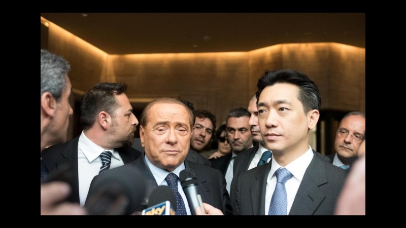 Berlusconi in Sardegna con Mr. Bee, attesa per cessione 48%