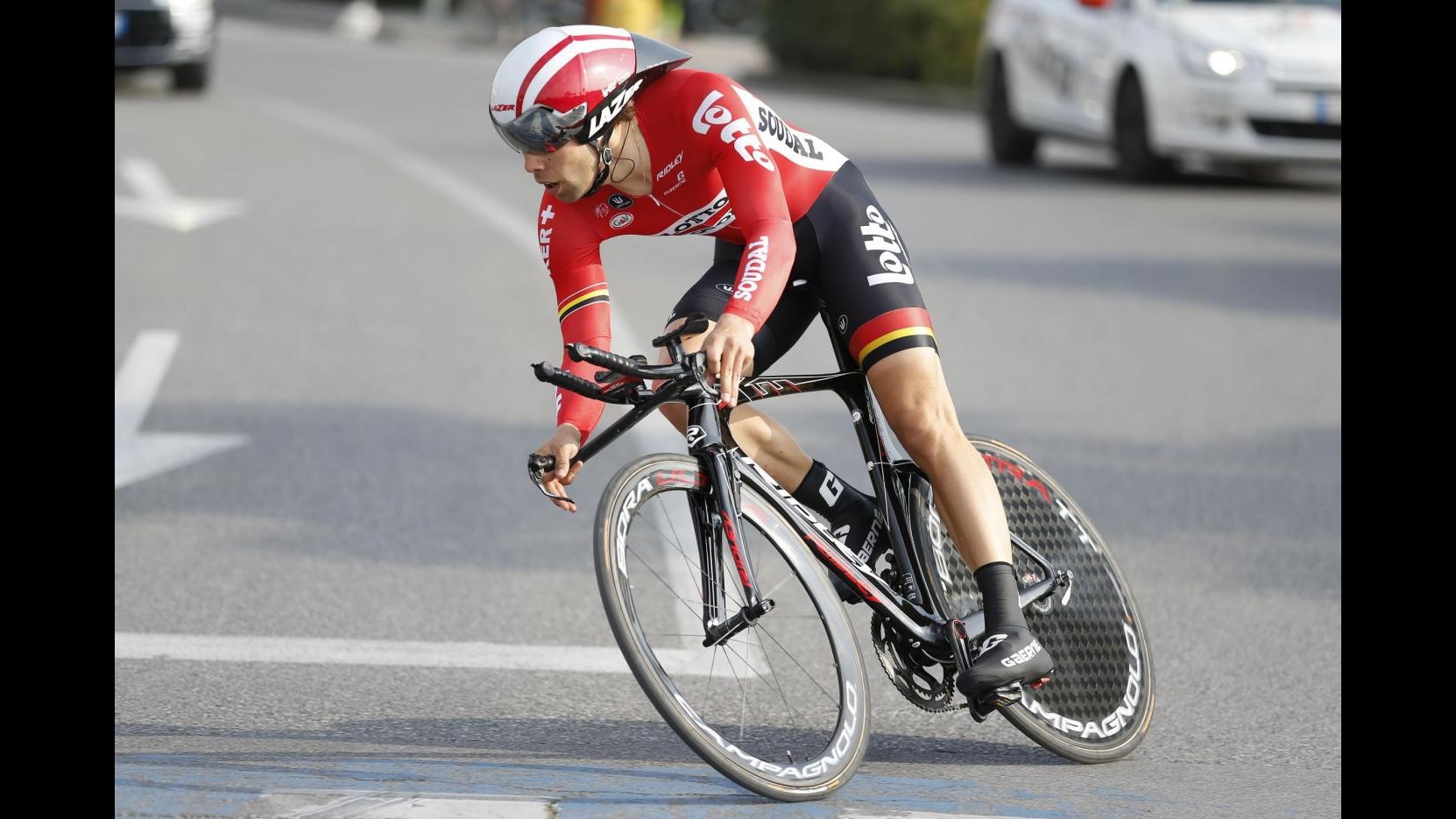 Ciclismo,Tirreno-Adriatico: 2/a tappa a Debusschere,Malori resta leader