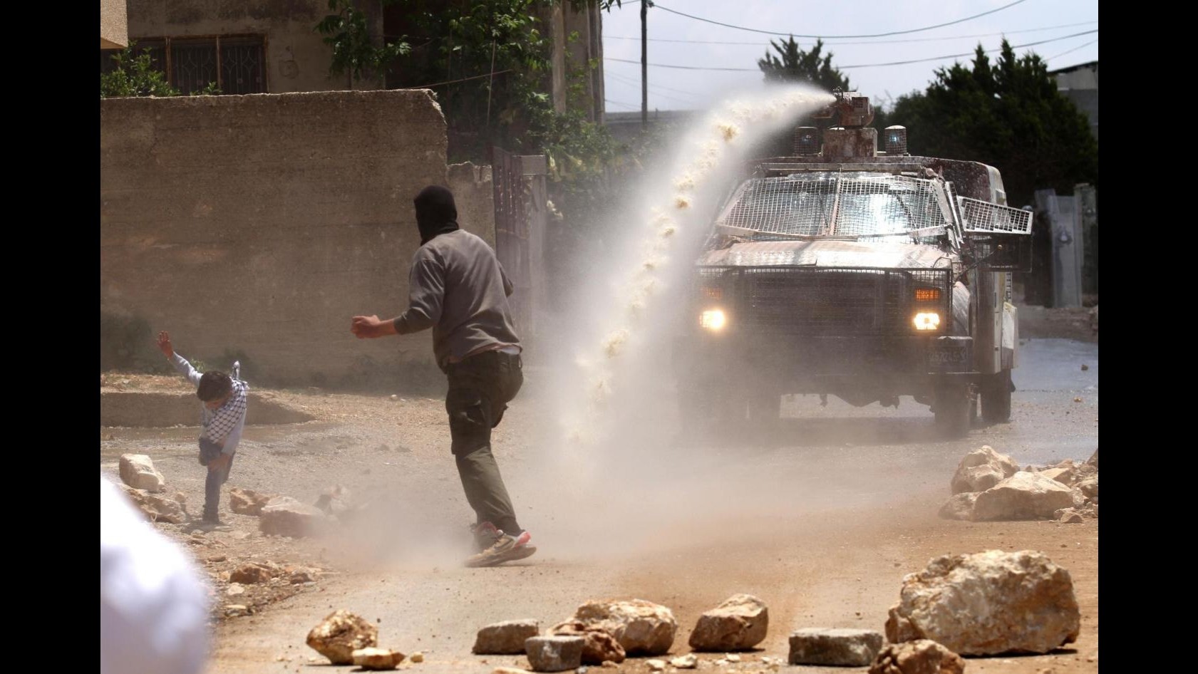 Morto 19enne palestinese ferito ieri negli scontri con l’esercito israeliano