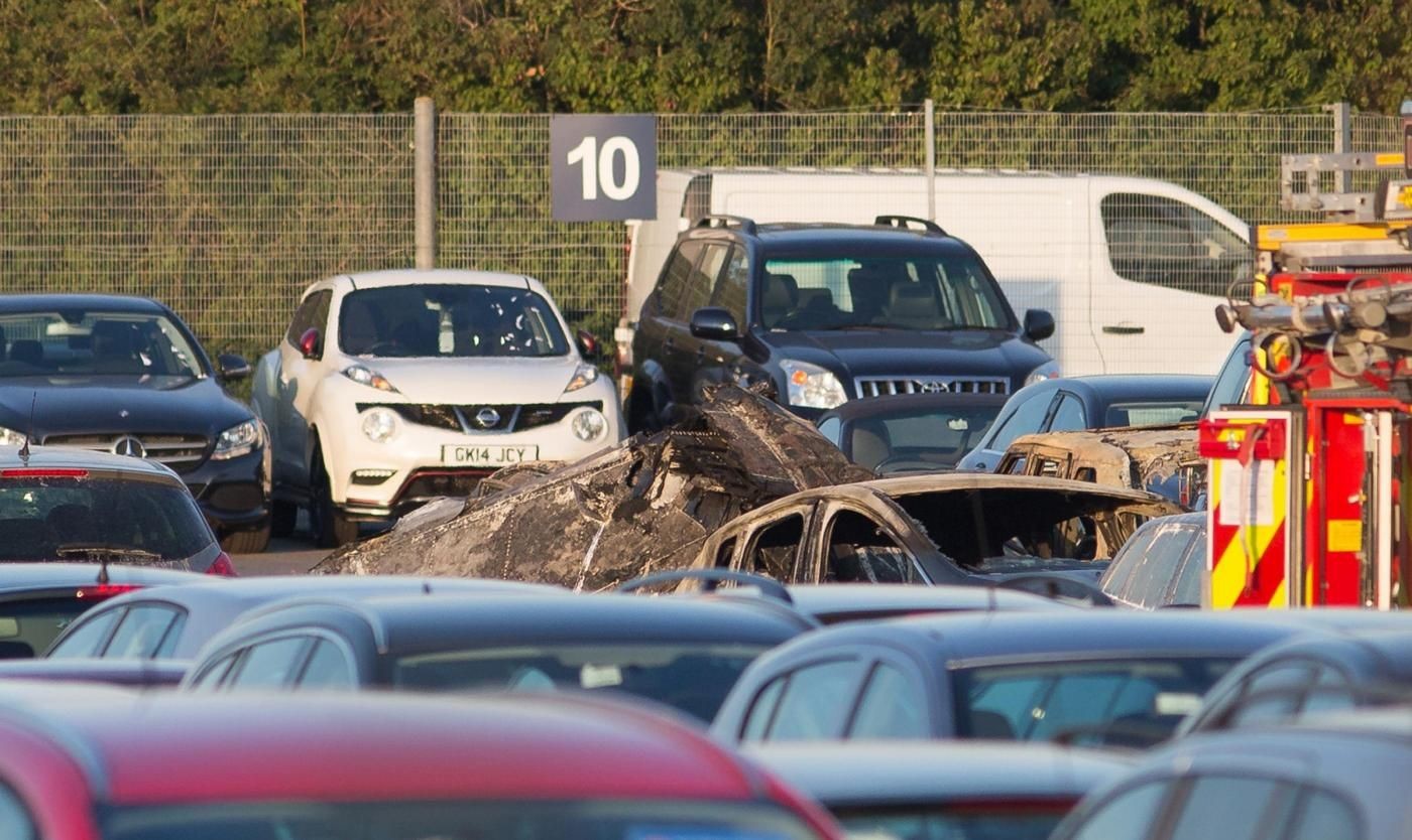 Jet privato partito da Milano precipita a Londra. Quattro morti. Media: Era della famiglia Bin Laden