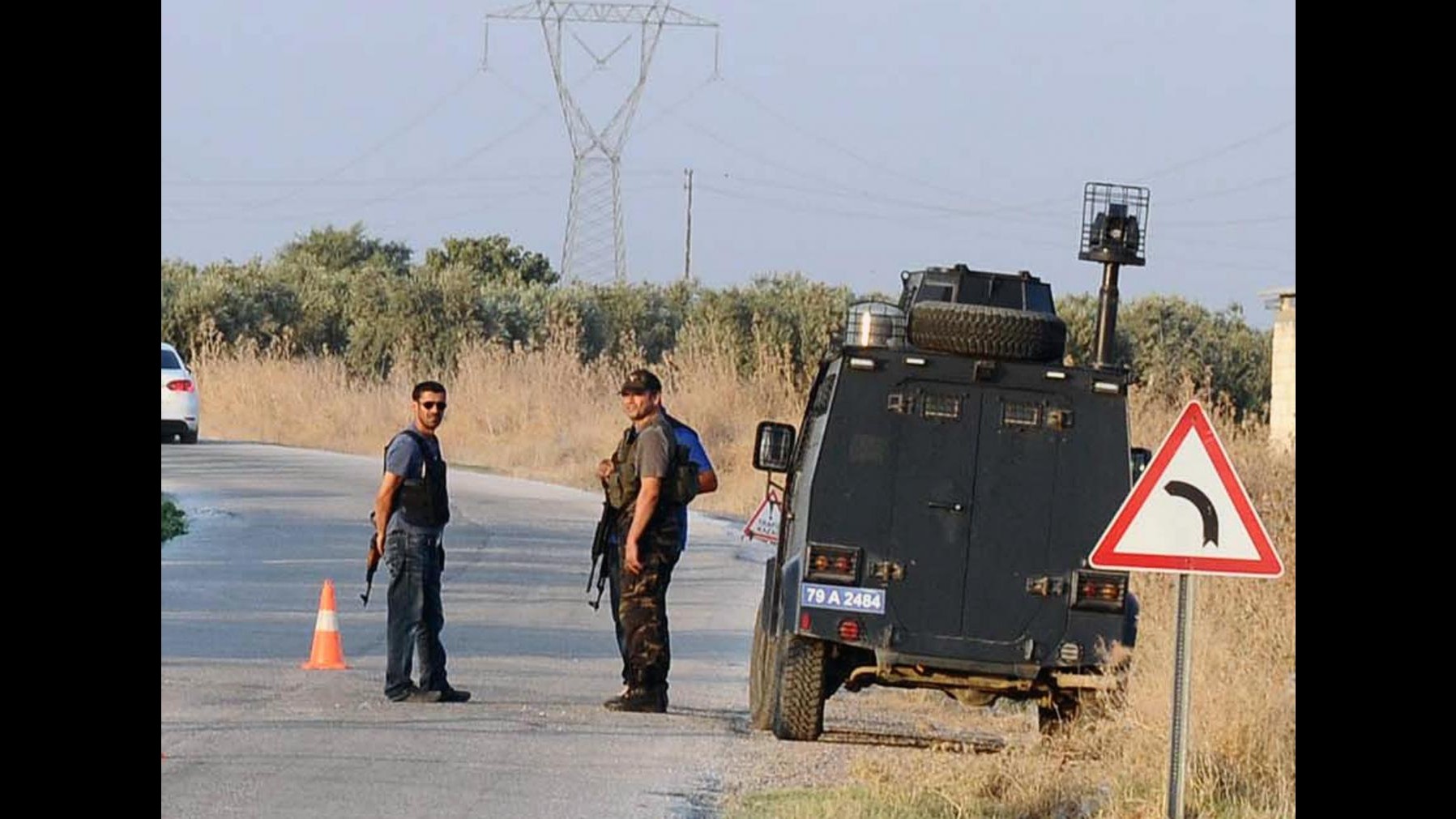 Turchia, attacco Pkk a commissariato: morti 2 poliziotti e 2 ribelli