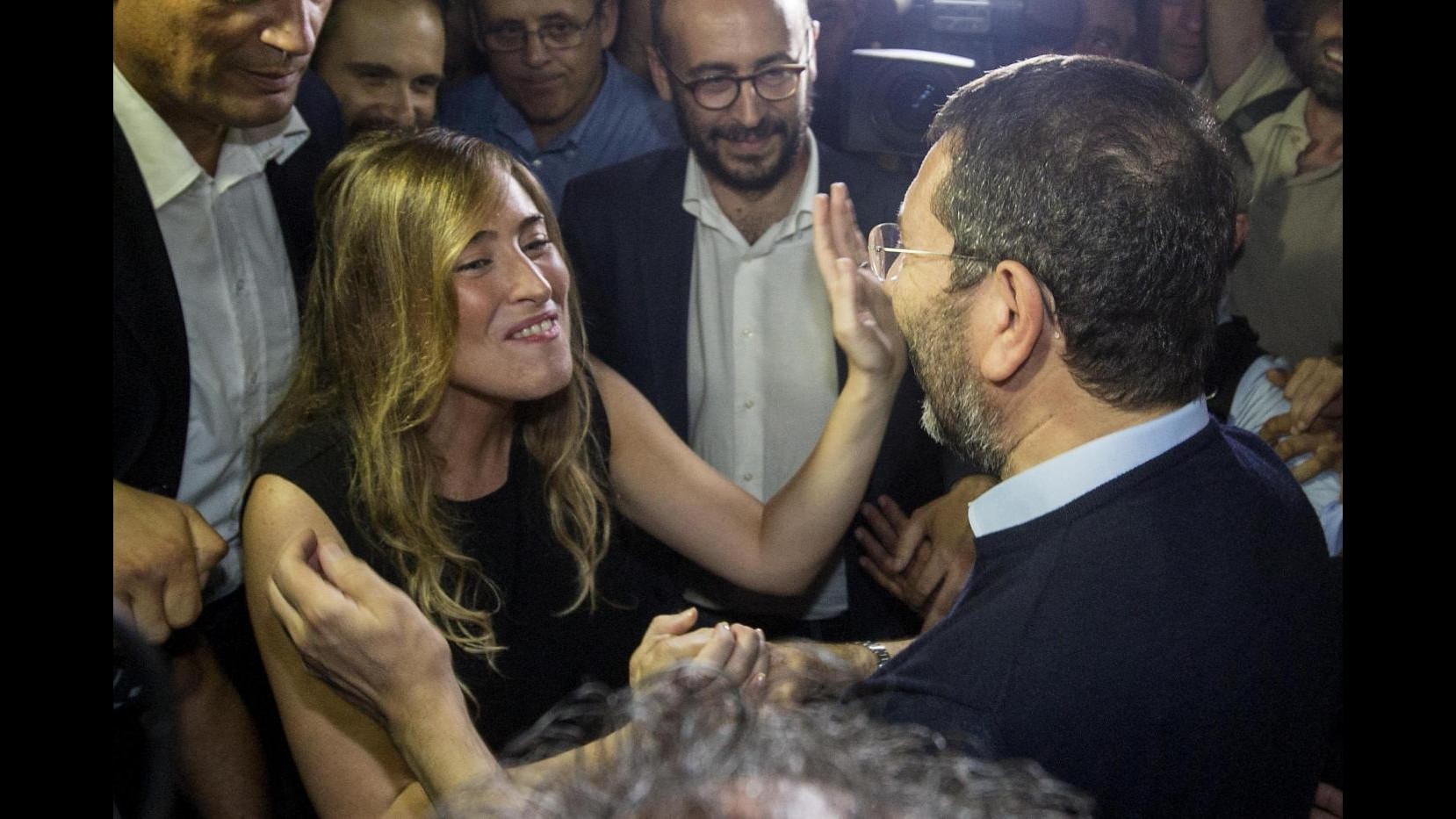 Marino alla Festa dell’Unità: abbraccia Boschi e brinda al Pd e a Roma