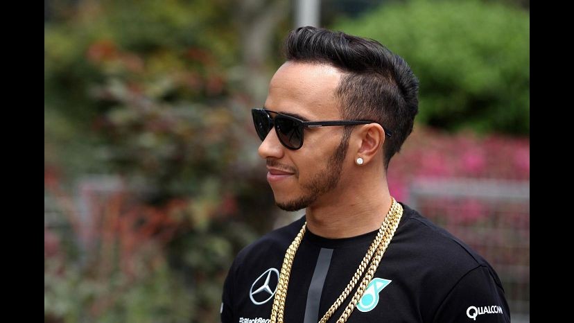 F1, Gp Cina: Hamilton in pole davanti a Rosberg. Vettel è terzo