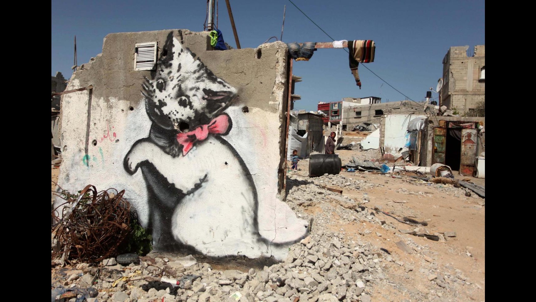 Gaza, polizia sequestra graffito Banksy al centro di disputa
