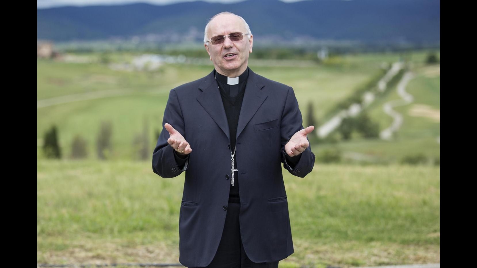 Mons. Galantino evita convegno di Trento: Politici? Piccolo harem di cooptati e di furbi