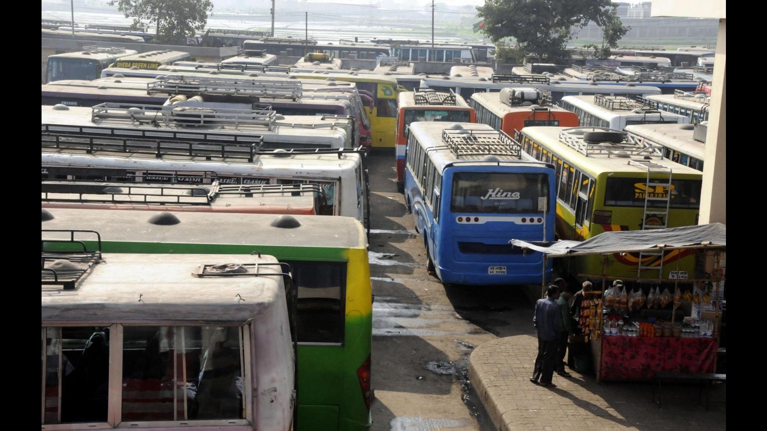 Bangladesh, bus fuori strada e finisce in fosso: 24 morti, 22 feriti