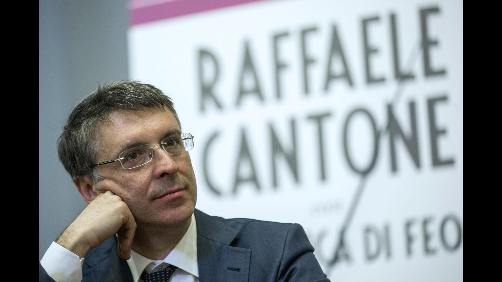 Corruzione, Cantone: Gente cresciuta per politica come polli batteria