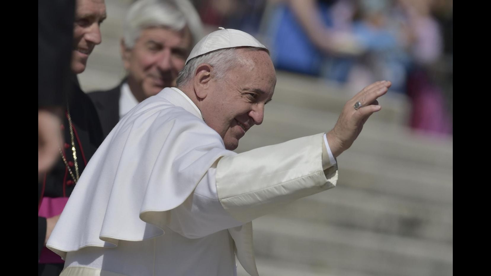Vaticano, Papa: I Paesi e noi responsabili socialmente verso i bambini
