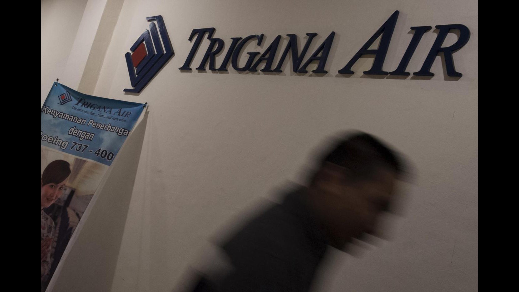 Recuperate la scatola nera e le 54 salme dall’aereoplano schiantatosi in Indonesia