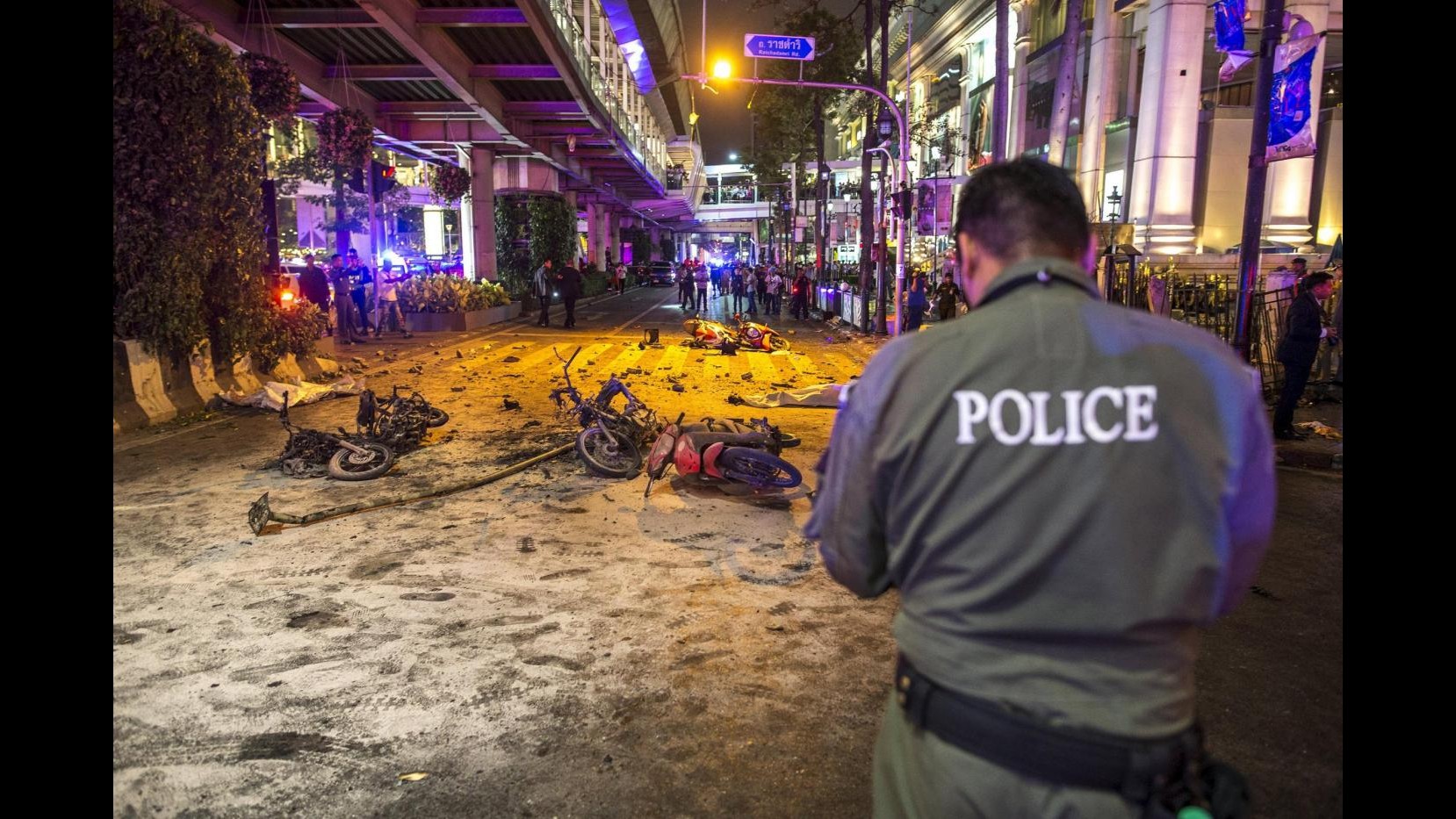 Bomba nel centro di Bangkok, 19 morti L’esplosione vicino a un tempio induista