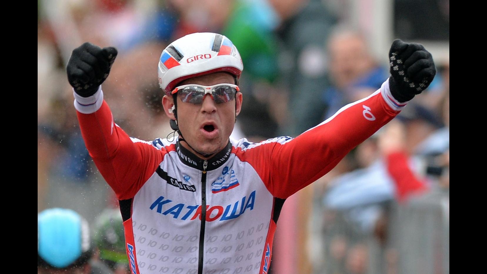 Giro Fiandre: trionfa norvegese Kristoff. Sergent investito da auto di servizio