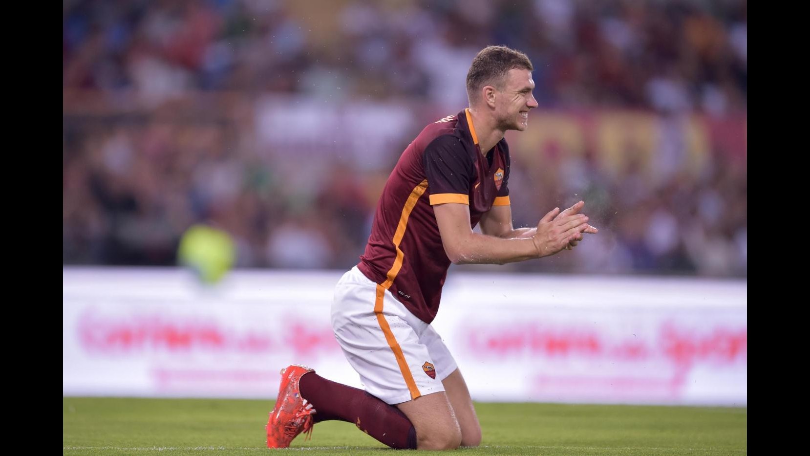 E’ già Dzeko-Salah show, Roma gioca a tennis con il Siviglia 6-4