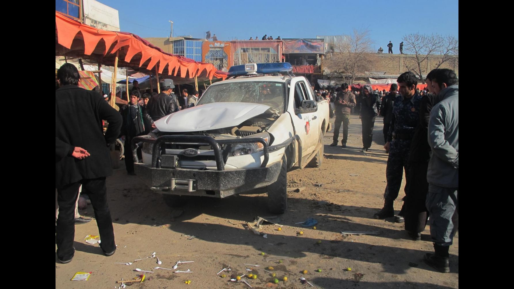 Afghanistan, bomba contro polizia a Kunduz: 10 feriti, anche bimbo