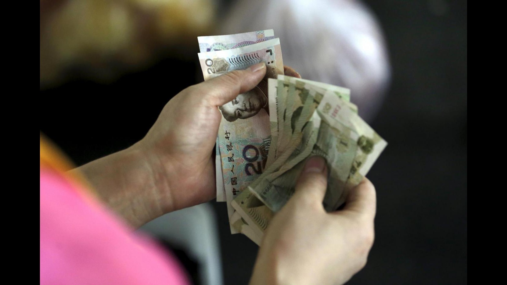 Cina, l’esperto: Economia globale più stabile con yuan flessibile