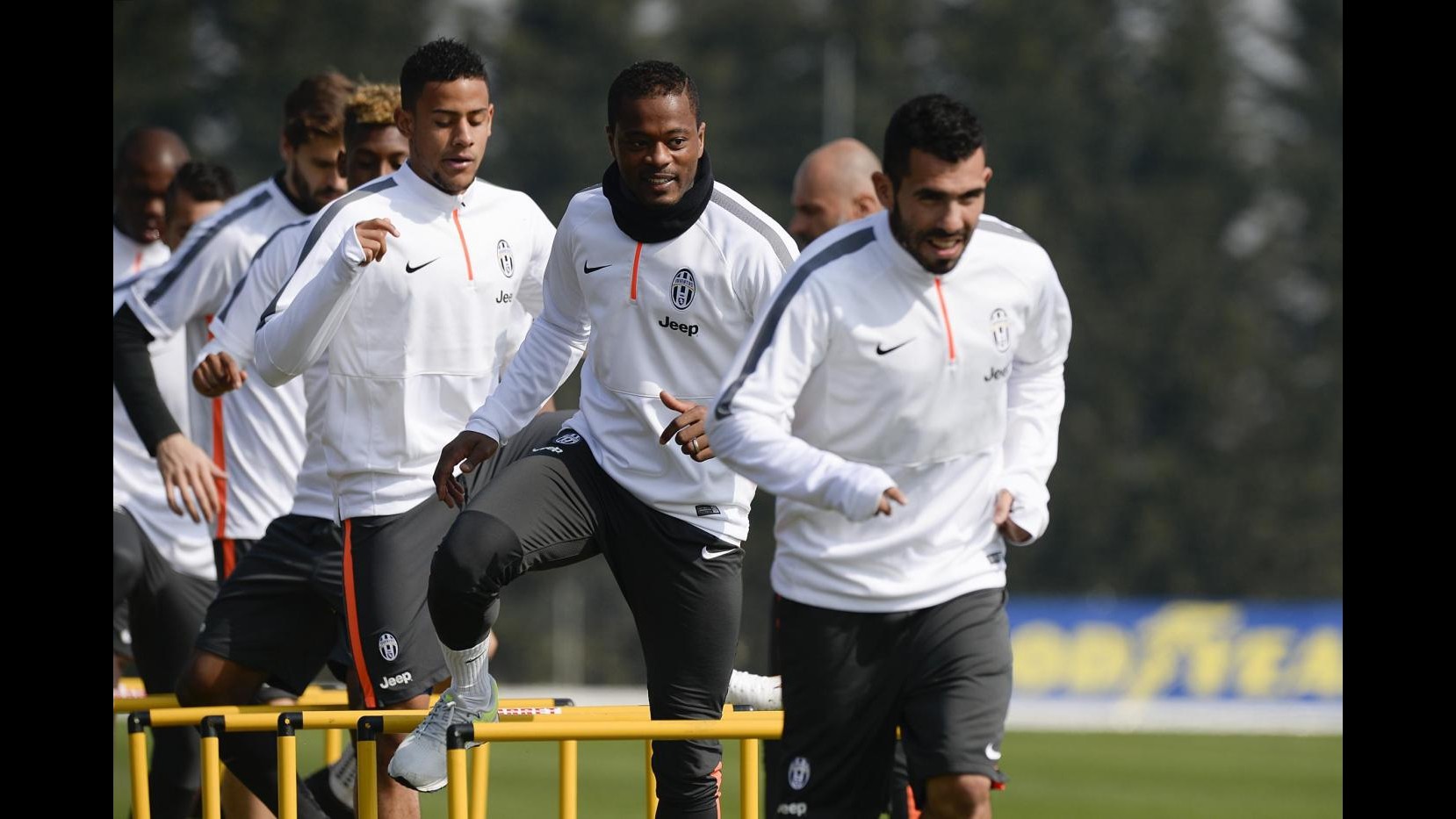 Calcio, Evra: Juve sempre al massimo, non molliamo nulla