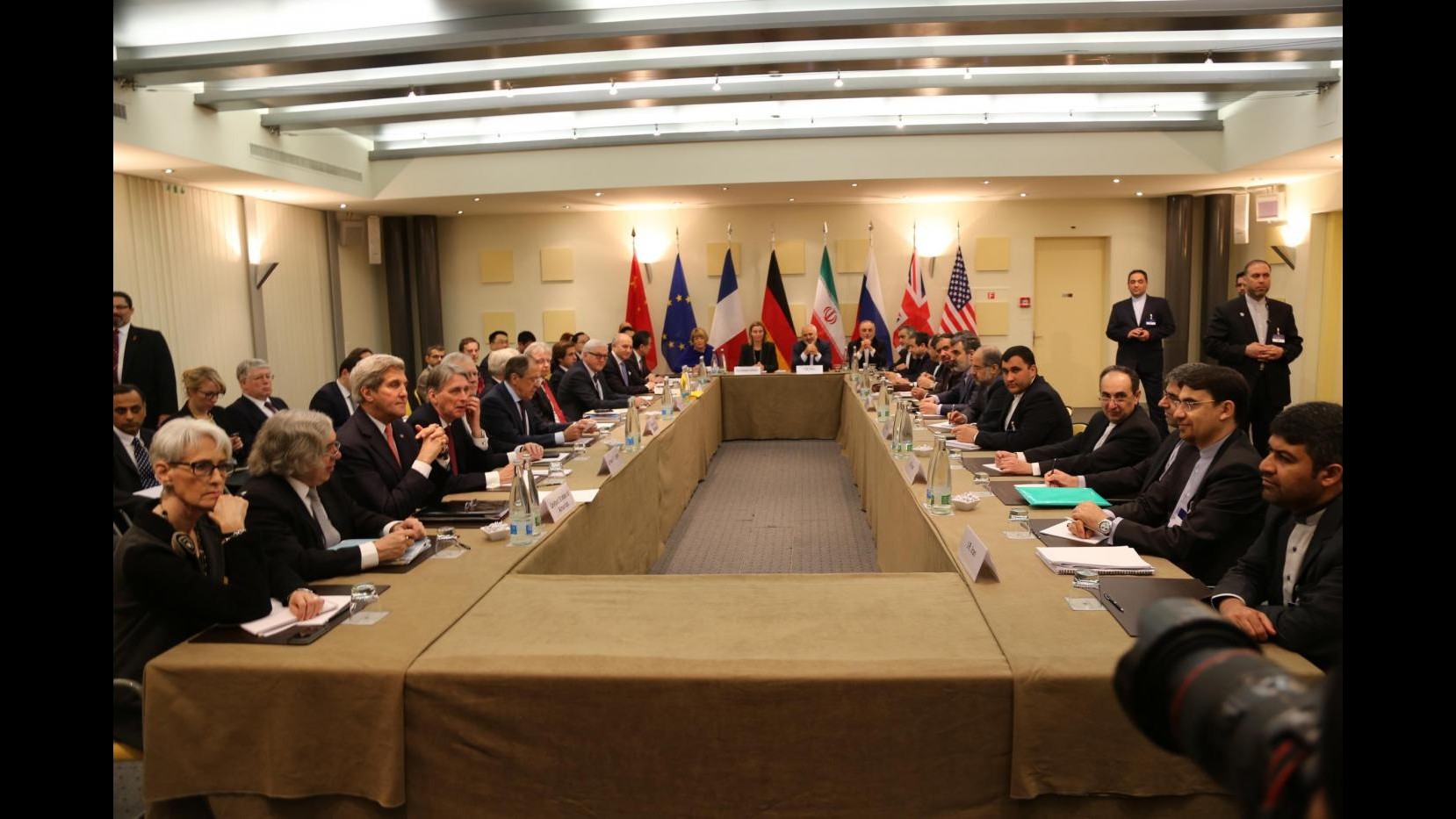 Iran, trattative proseguono oltre scadenza. Lavrov: Trovato accordo
