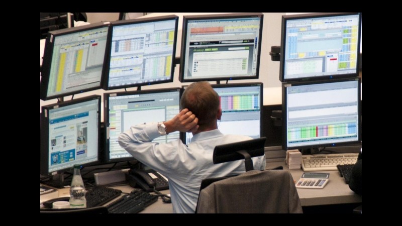 Borsa, listini europei in ribasso su ulteriore svalutazione yuan