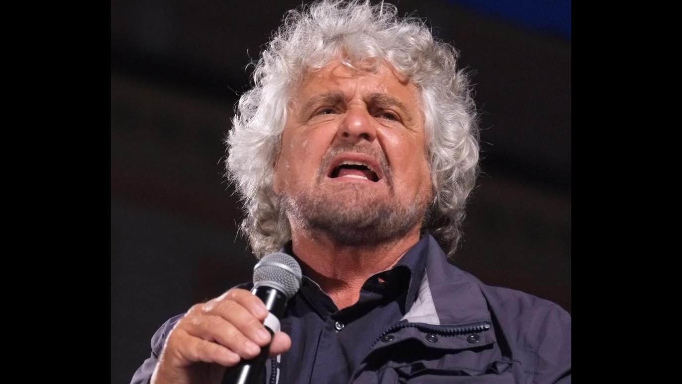 Grillo: Immigrazione industria su sofferenza Non sono candidabile, forse torno in tv