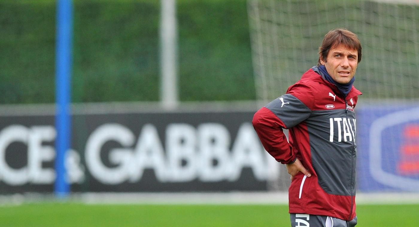 Nazionale, Torino accoglie Conte tra gli applausi. Buffon si allena in vista dell’Inghilterra