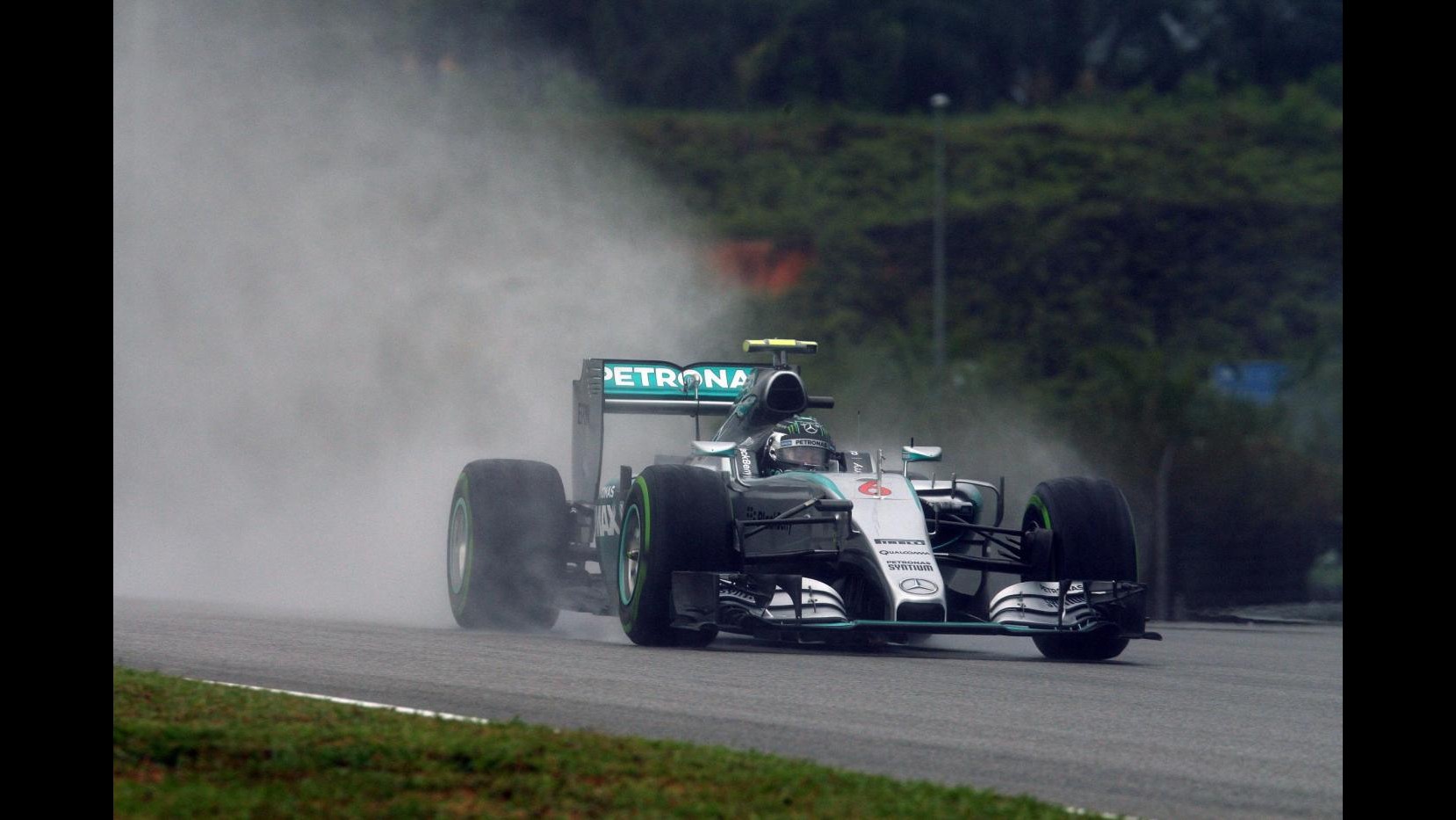 F1, Rosberg: Complimenti a Ferrari, abbiamo iniziato la partita