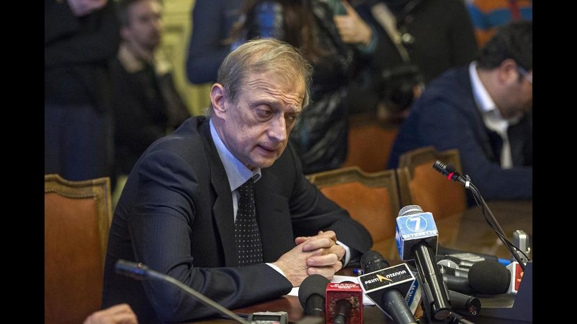 Malore per Fassino a Firenze, ma domani sarà a Tunisi