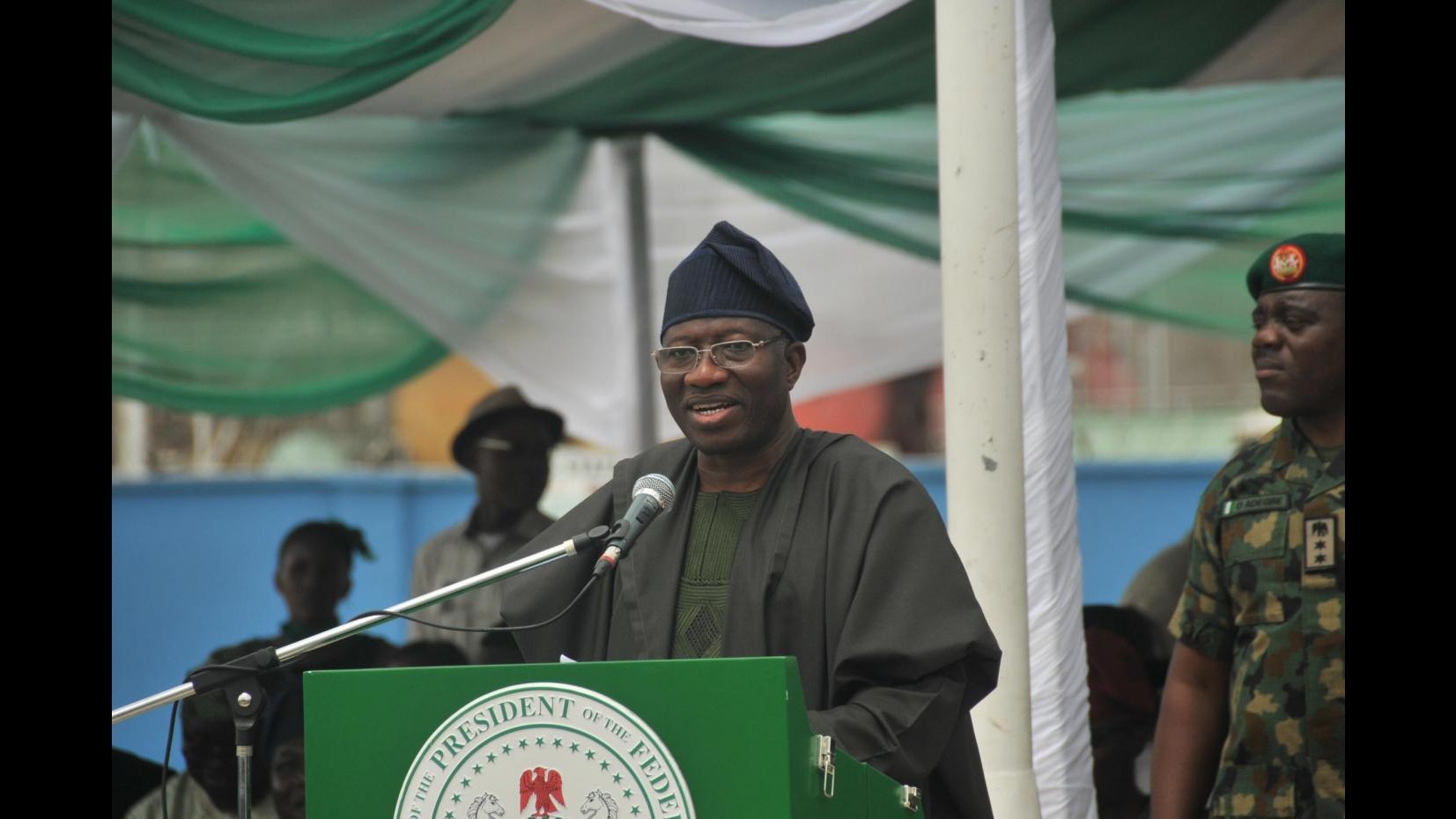 Nigeria, guasti a sistema elettronico, attesa a seggi anche per Jonathan