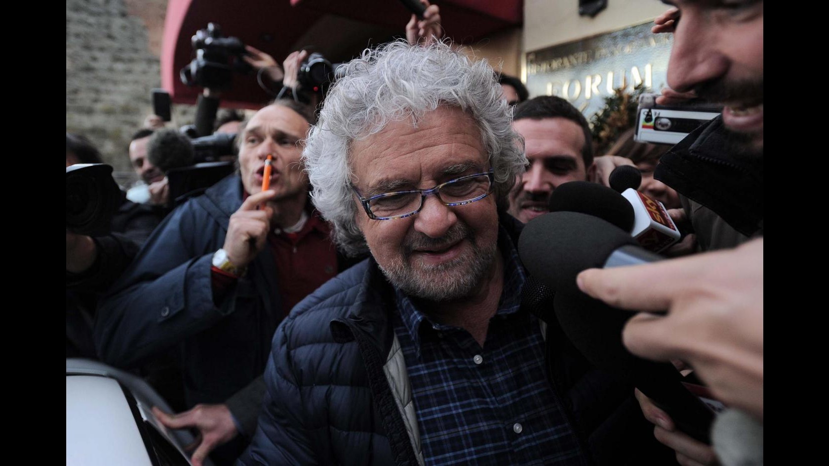 Grillo: Inquietanti analogie Renzie-Lubitz, sta schiantando Italia