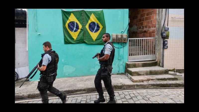 Brasile, paura per turisti: gruppo armato rapina hotel in Amazonas