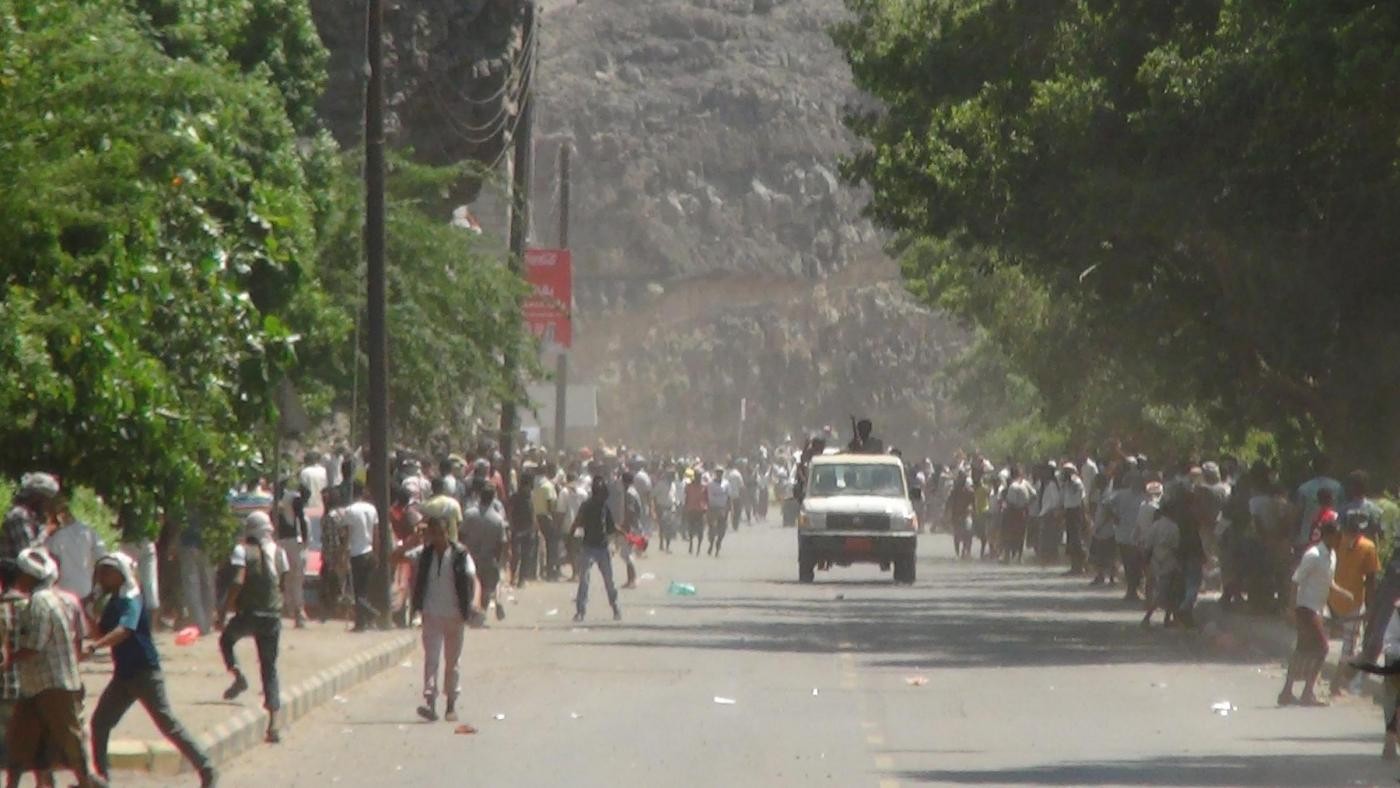 Yemen, Arabia Saudita bombarda ribelli houthi. Iran: Fermare aggressione