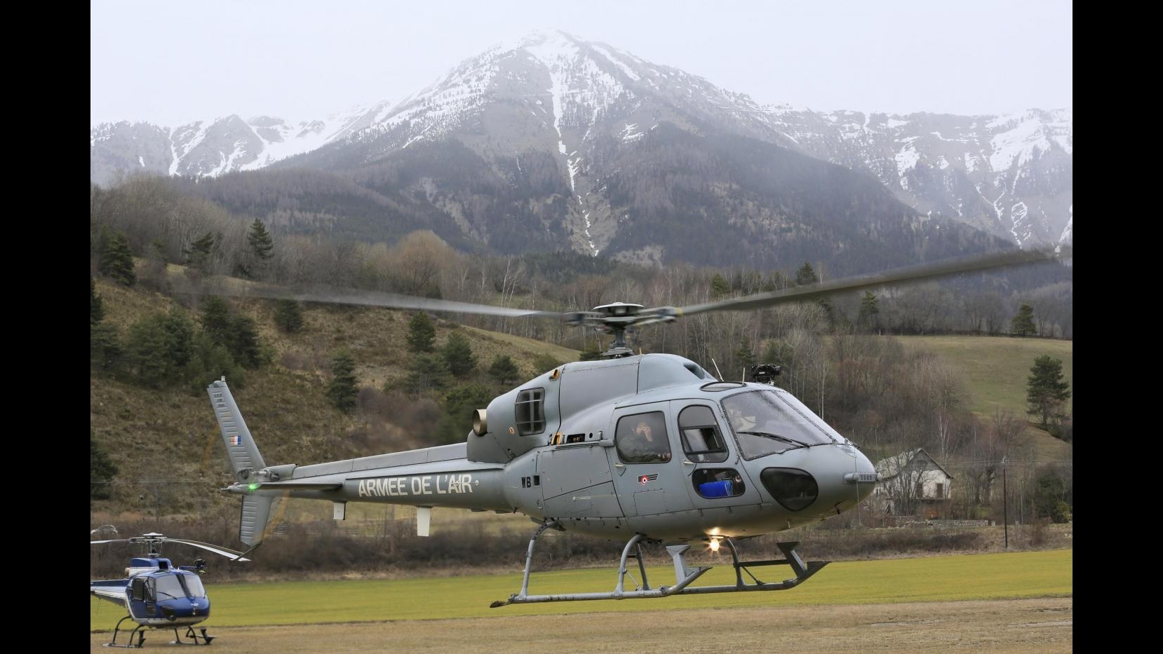 Schianto Airbus, riprese ricerche vittime: oggi attesi familiari