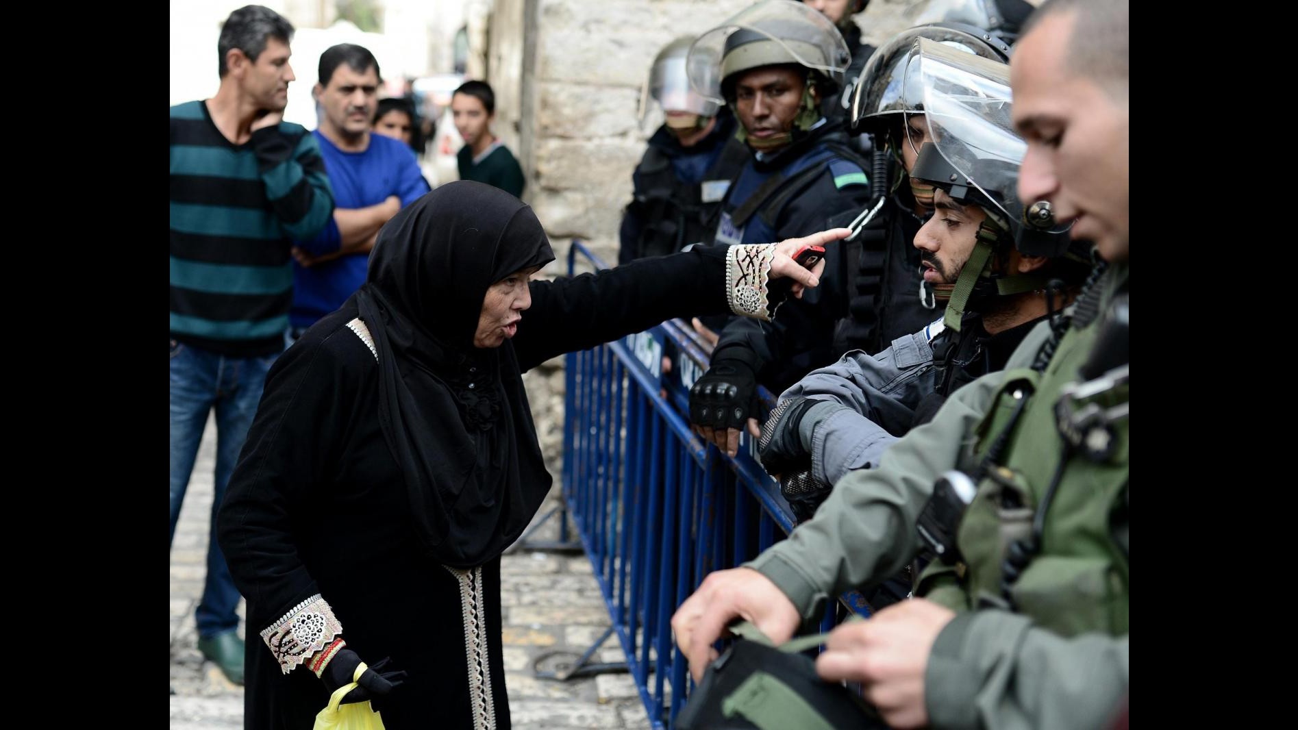 Israele rafforza la presenza militare in Cisgiordania dopo la morte del padre del bimbo arso vivo