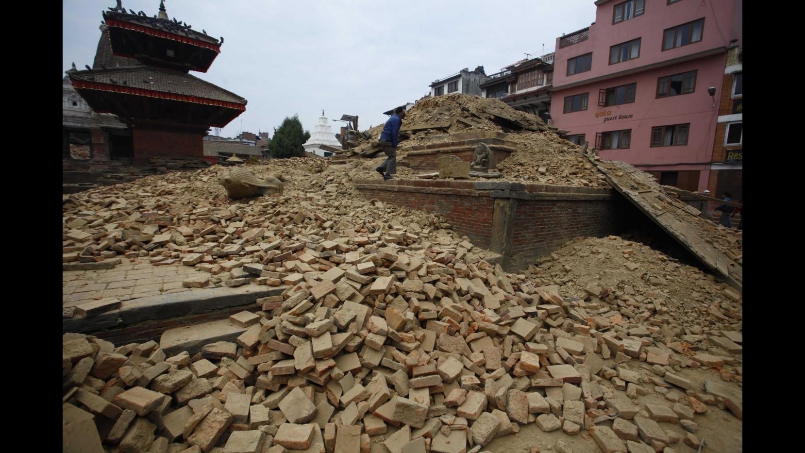 Sisma Nepal, team unità di crisi Farnesina in viaggio per Katmandu