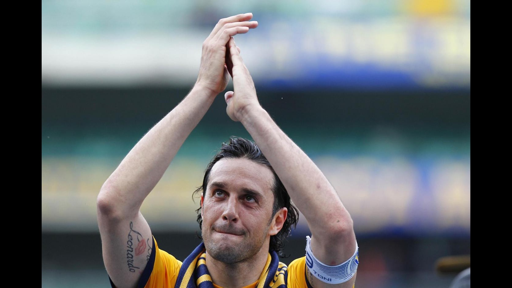 Serie A: Toni show, Verona stende Sassuolo in dieci uomini