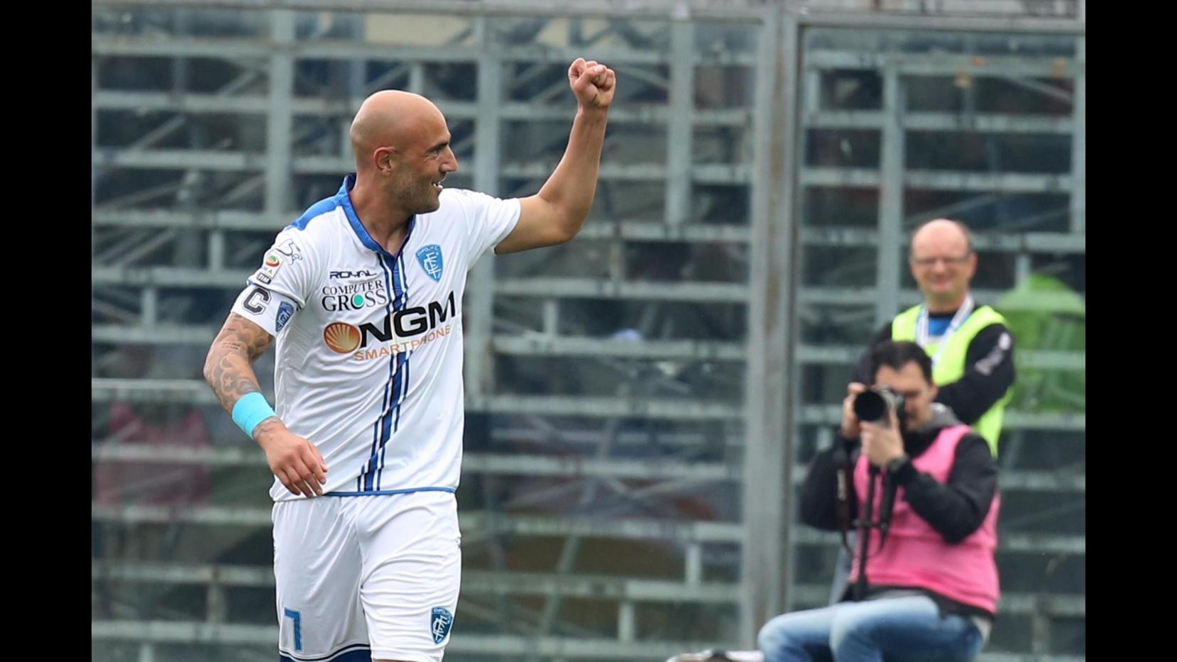 Maccarone denuncia: Denis un vigliacco, ha colpito con un pugno Tonelli