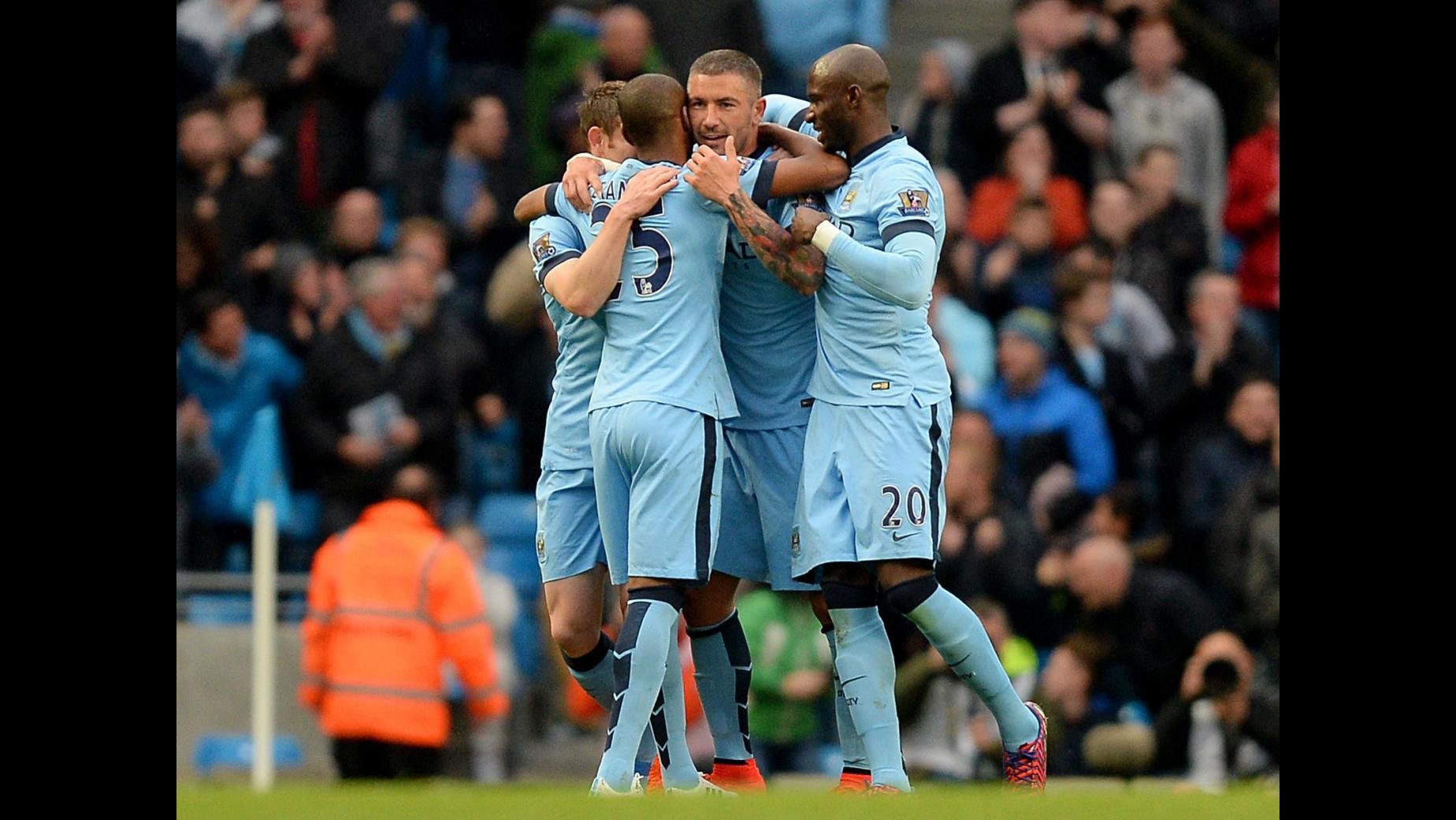 Premier League, City doma Aston Villa 3-2 ed è 2°. Balotelli a secco, Pellè fa doppietta