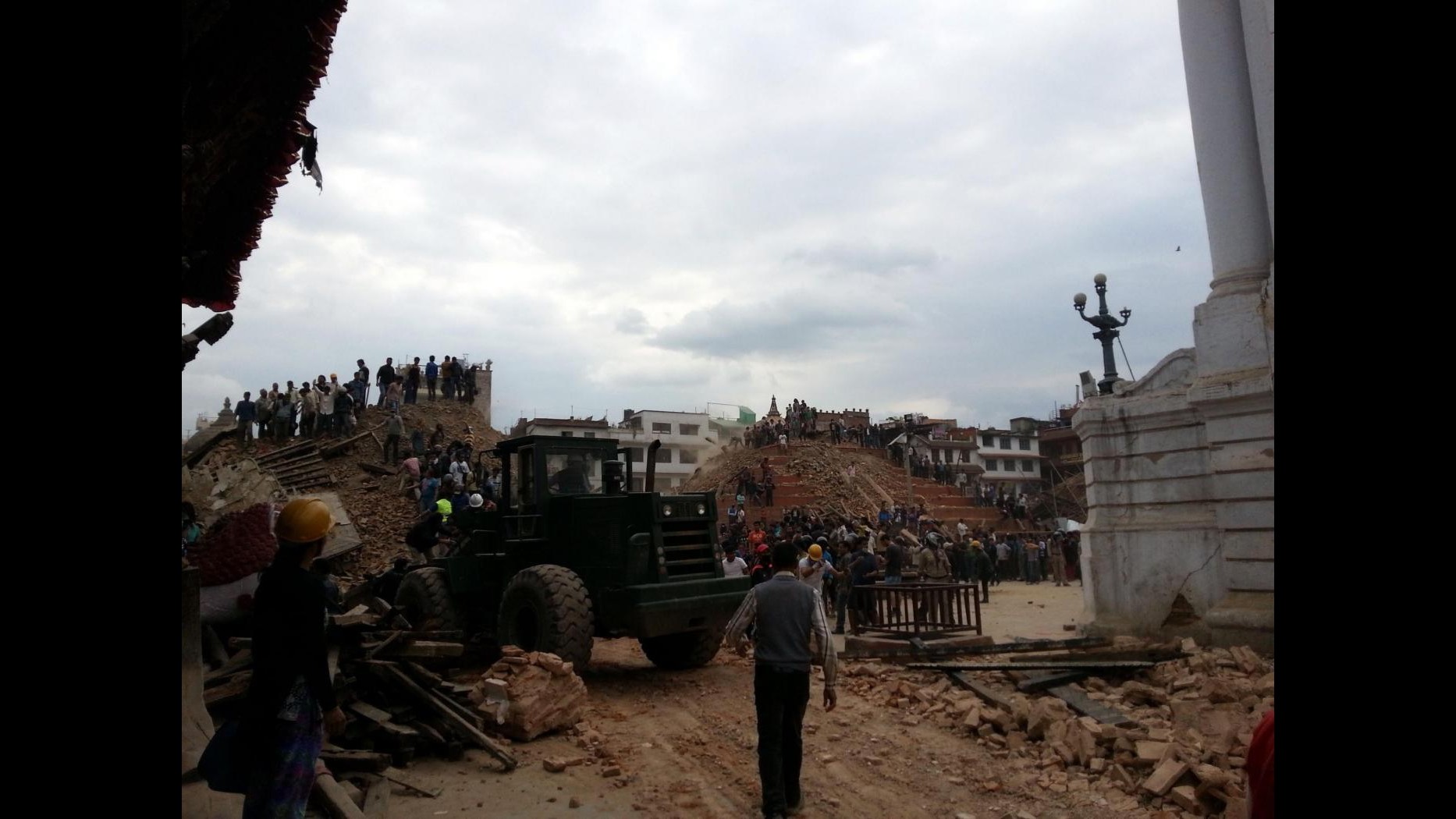 Sisma Nepal, salgono a 758 i morti nel Paese