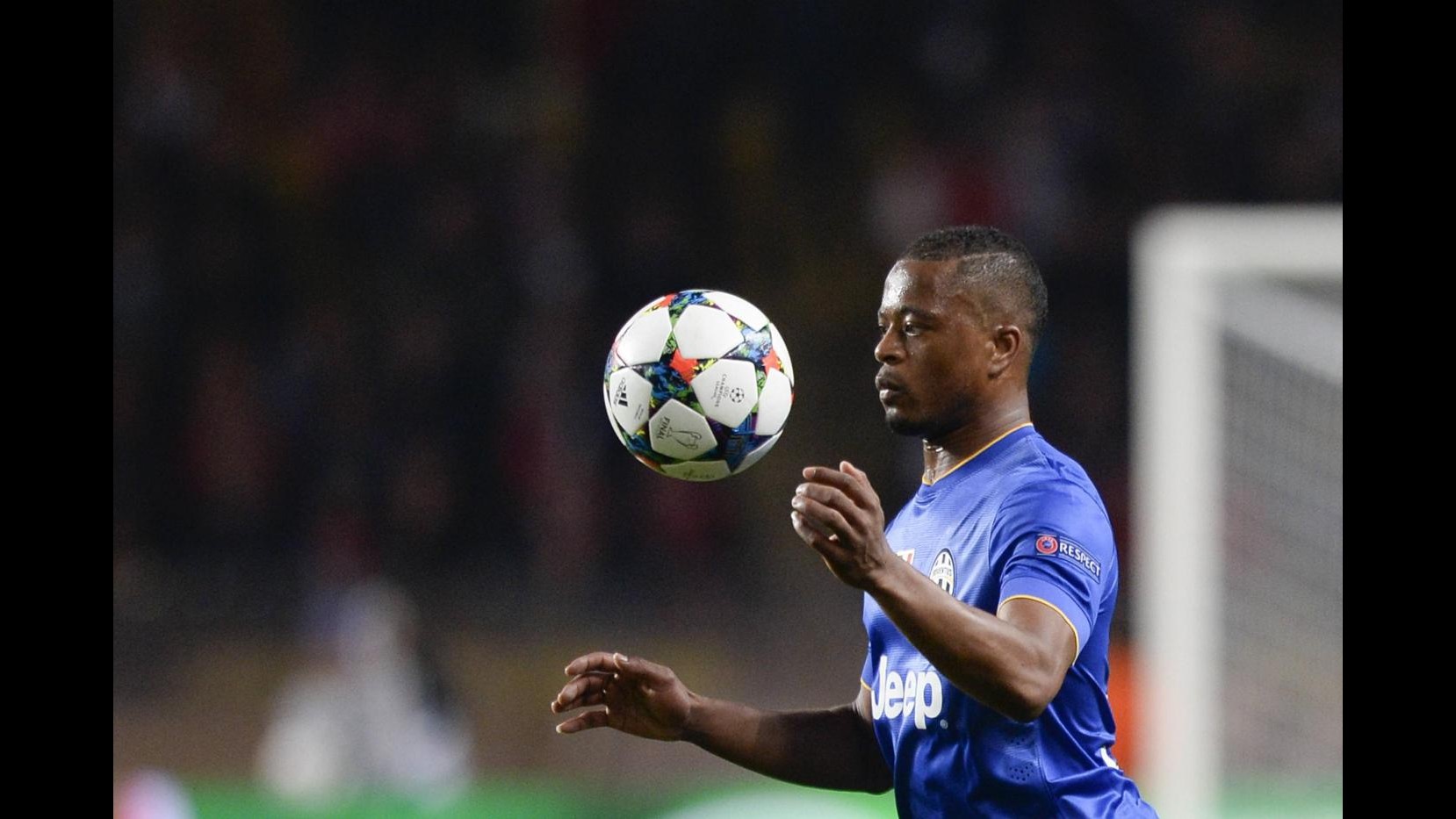 Juventus, Evra non si allena: dolore all’anca sinistra, salta il derby
