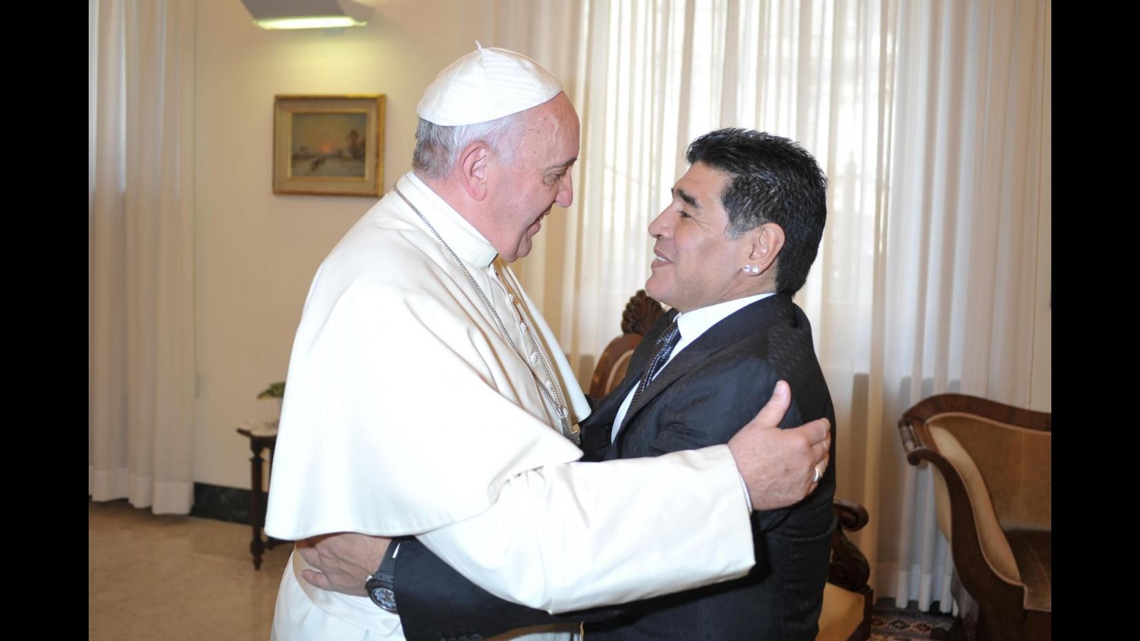 Calcio, Maradona incontra Papa Francesco: E’ un fenomeno