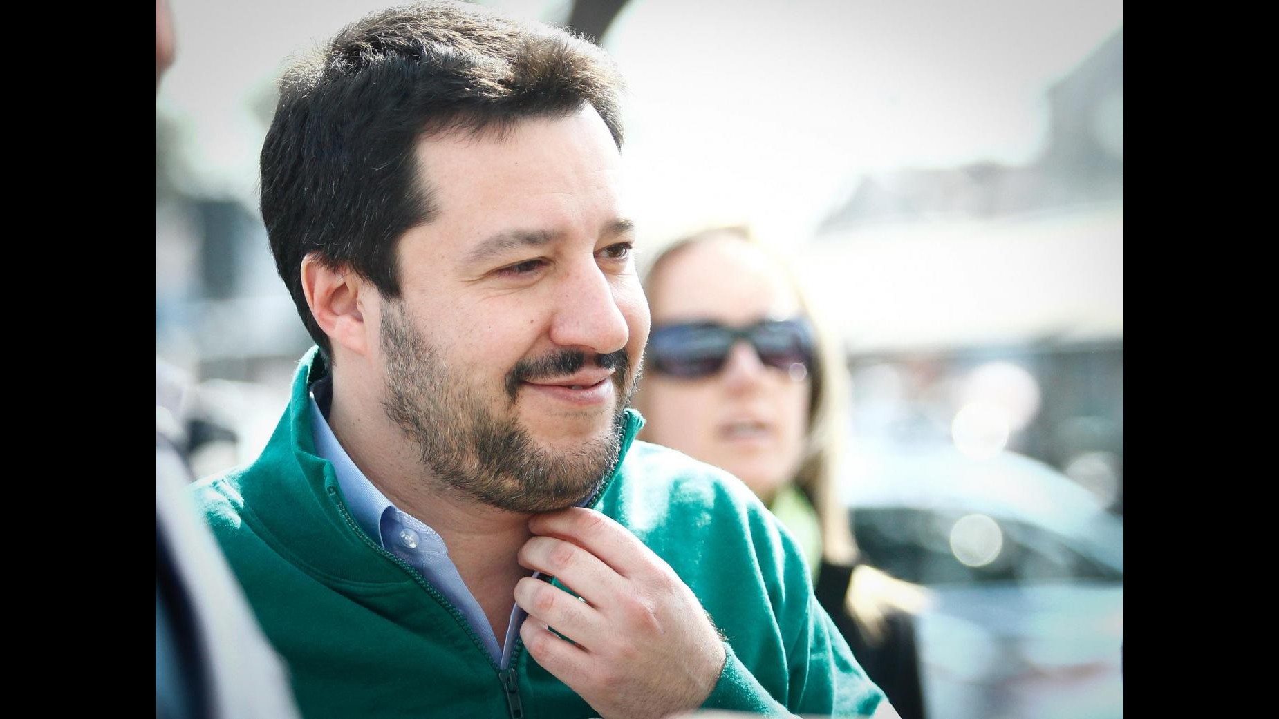 Sbarchi, Salvini a Renzi: Io sciacallo? Taci becchino incapace