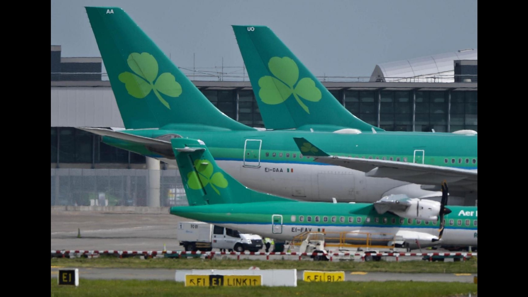 Irlanda, incendio in aeroporto Dublino: sospesi tutti i voli, ma fiamme domate