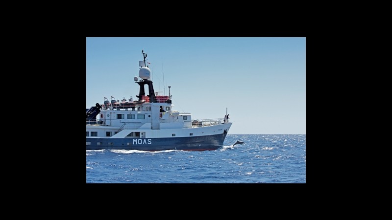 Sbarchi, salpa Phoenix: nave privata con droni salva-profughi