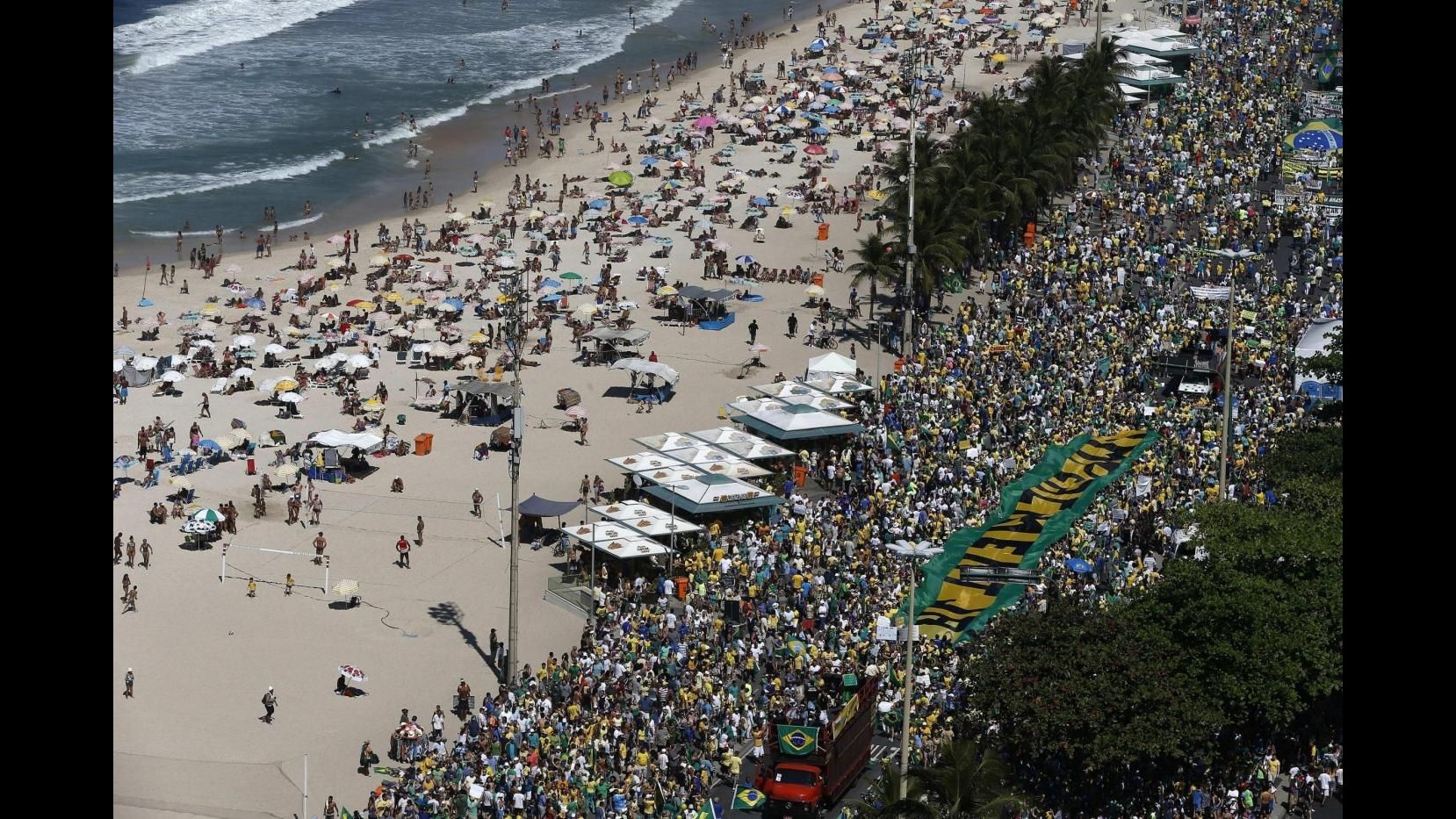 Brasile, Copacabana vietata a giovani neri: in vista azione legale