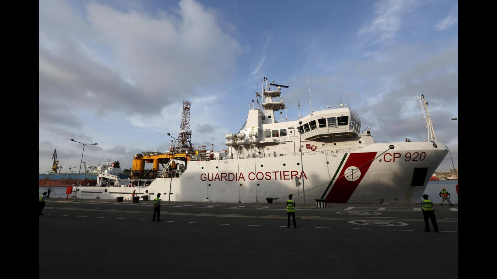 Sbarchi, nave Gregoretti con superstiti arrivata a Catania