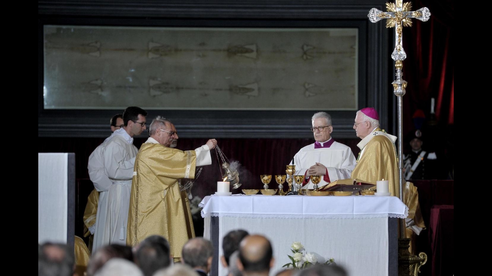 Sindone, francobollo emesso da Stato Vaticano per celebrare l’evento