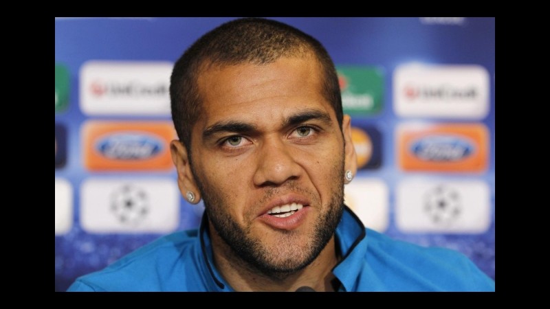 Barcellona: si ferma Dani Alves, rischia un mese di stop