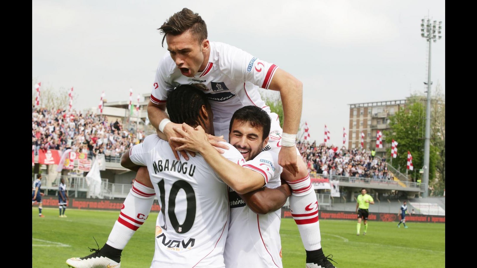 Serie B, Carpi travolge Brescia 3-0 e prepara la festa. Bologna fermato dallo Spezia