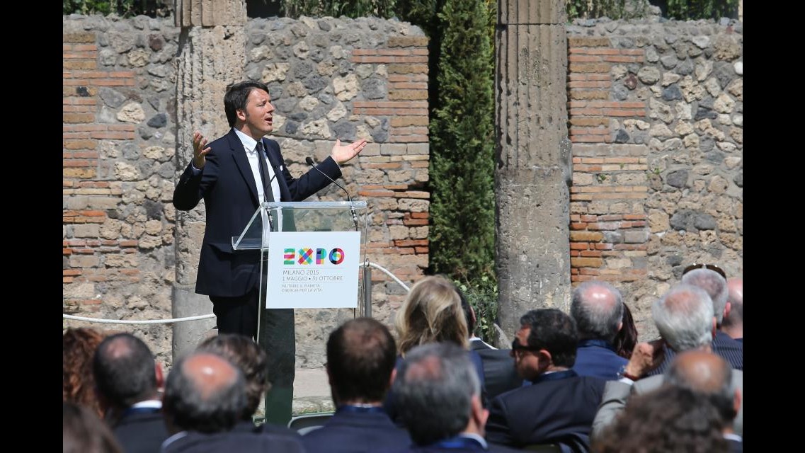 Renzi a Pompei: Ho tesi arrogante, Italia più interessante nel futuro che nel passato
