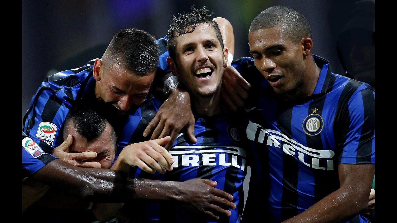 Jovetic lancia l’Inter al 93′, Napoli inciampa con Sassuolo